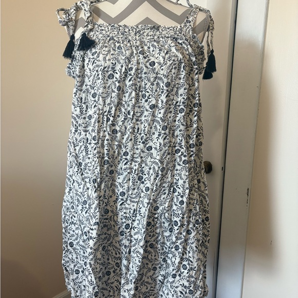 Old Navy black floral sundress - Picture 1 of 5